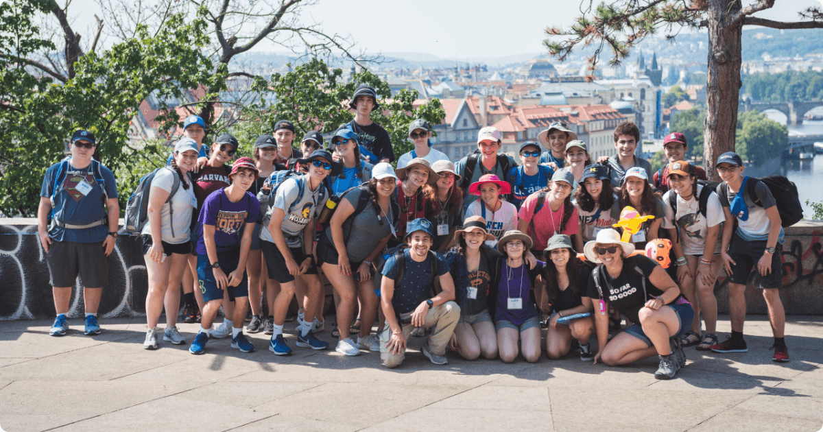 A group of Yallah! Europe teens take a photo together.